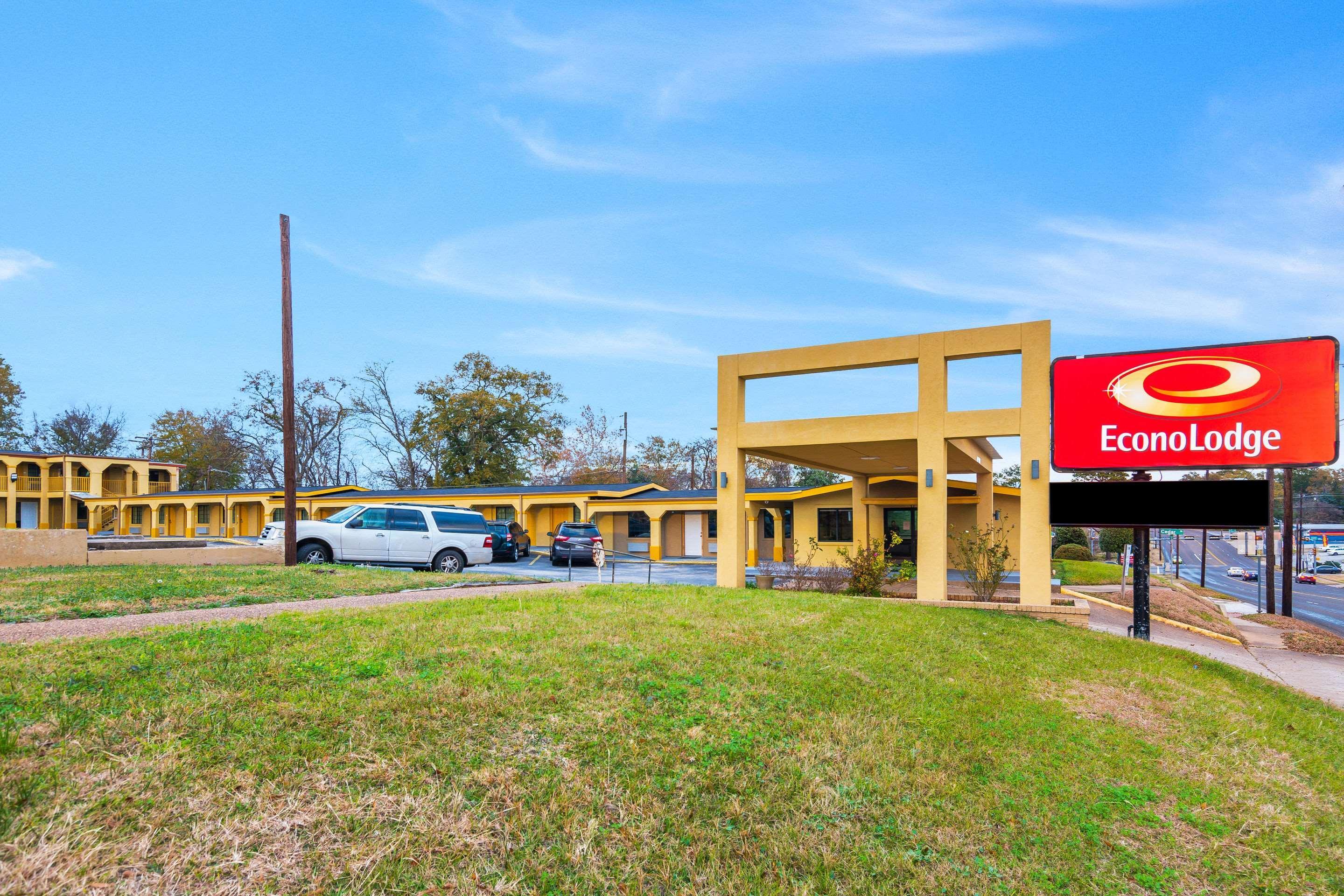 Super 8 By Wyndham Palestine Tx Hotel Exterior photo